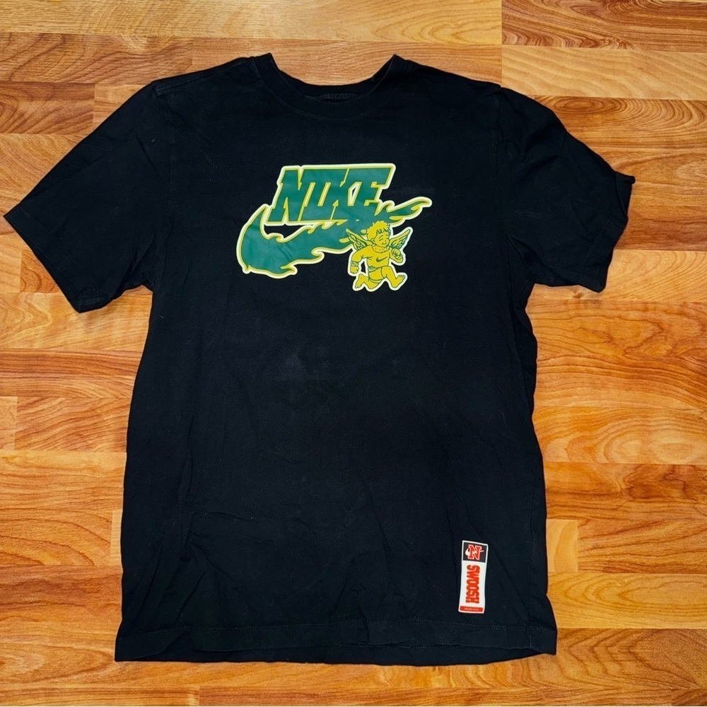 Nike Tee Graphic T-Shirt Flame Swoosh Cupid Mens Medium FD1315 Black Green Logo
